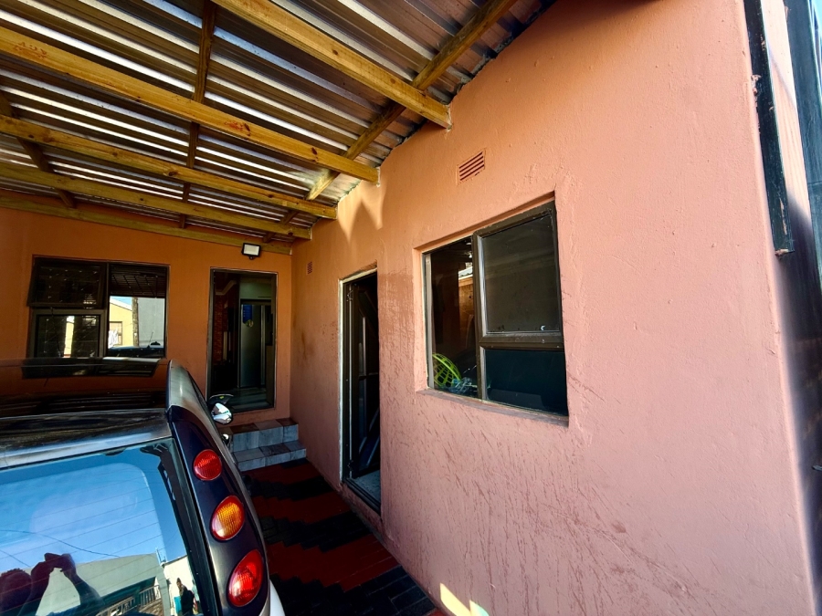 3 Bedroom Property for Sale in Wallacedene Western Cape